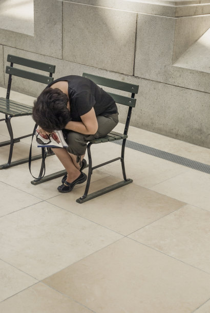 抑郁的女人图片下载
