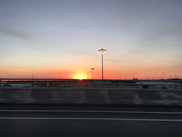 夕阳下的奥夫尼斯图片下载