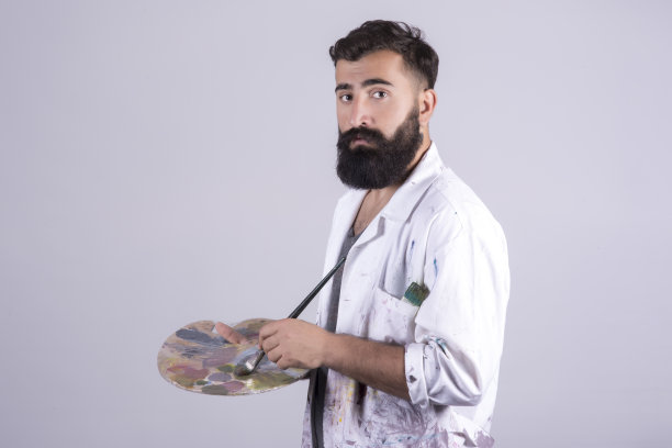 绘画用油漆刷和水彩。图片下载