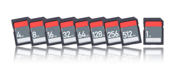 存储卡隔离在白色背景上图片下载