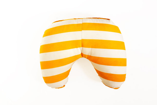 彩色条纹公路旅行枕头孤立在白色的背景图片下载