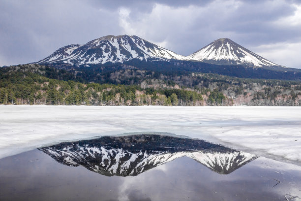 冬季的翁内多湖图片下载