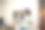 母亲拥抱婴儿图片下载