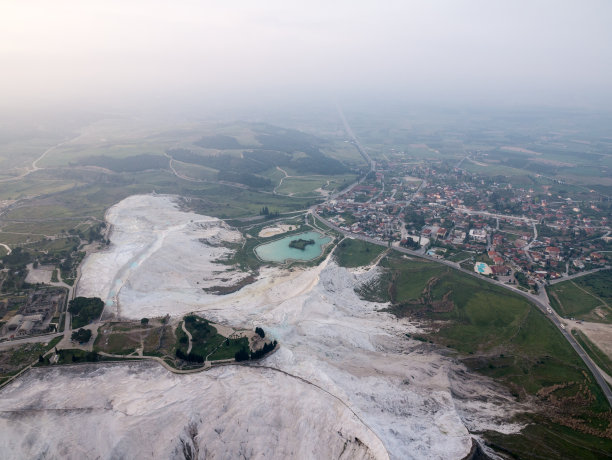 德尼兹利帕穆凯勒古城希拉波利斯的石灰华池图片下载