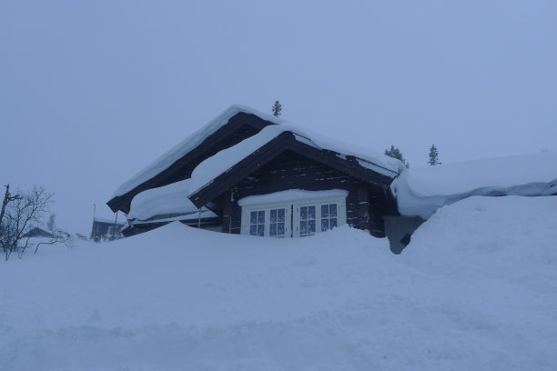 小屋在冬天图片下载