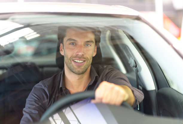 汽车经销商建议-卖方和客户购买汽车图片下载