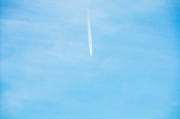 飞机在高空飞行图片下载