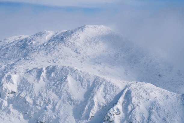 美丽的早晨山景图片下载