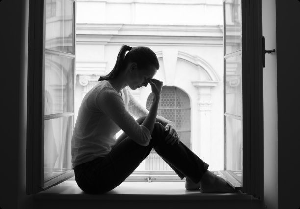 伤心的女人图片下载