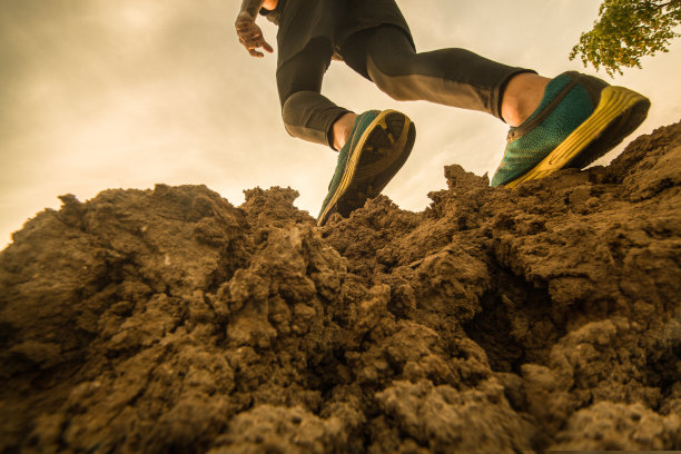 小道跑步图片下载