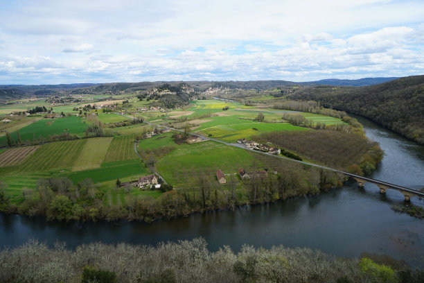 多尔多涅山谷全景图片下载