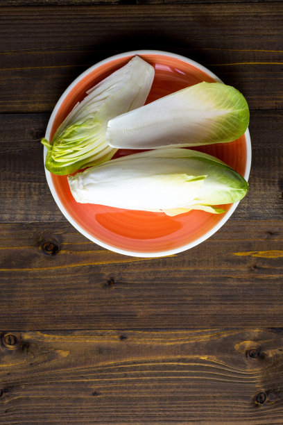 新鲜威特鲁夫有机健康食品。生菊苣沙拉。图片下载