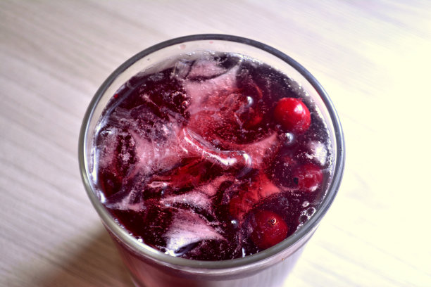 加冰的蔓越莓汁图片下载