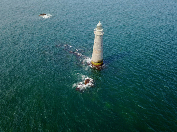 迈诺特的窗台灯塔图片下载