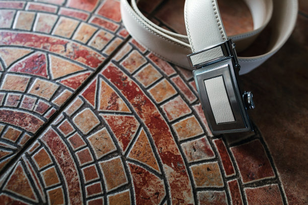 时尚的白色男性皮带图片下载