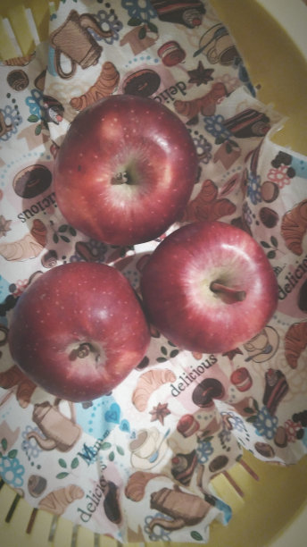3个红苹果图片下载