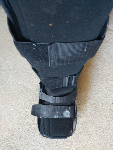 一种黑色的骨科用或医用靴、或鞋图片下载