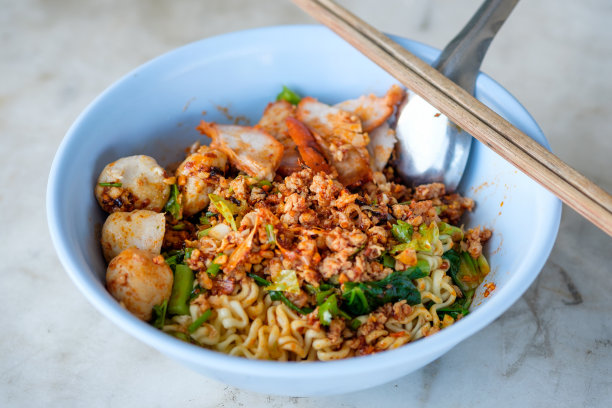 韩式猪肉丸麻辣面图片下载