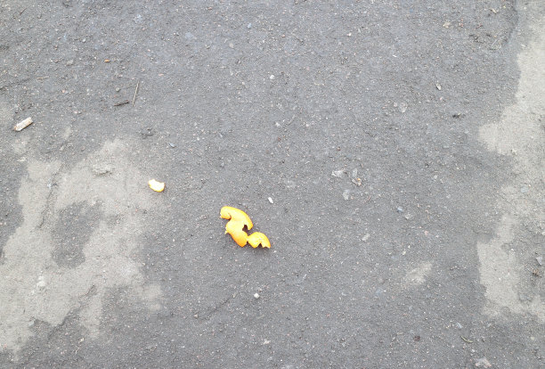 沥青上的桔子皮图片下载