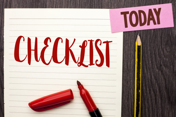 书写说明，显示检查清单。商业照片展示清单计划选择报告反馈数据问卷写在笔记本纸上在木制的背景今天的记号笔。图片下载