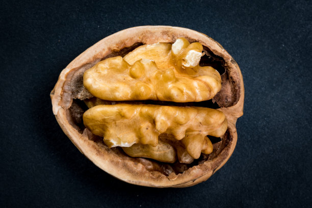 核桃仁半壳图片下载