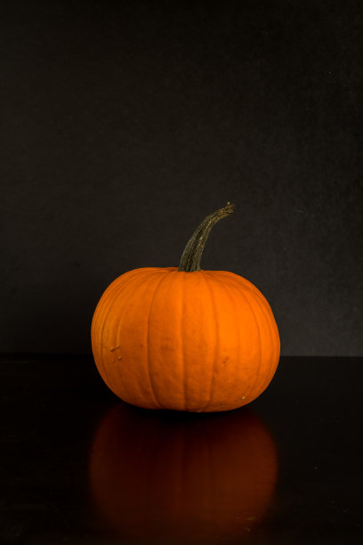 烤南瓜反映在桌面图片下载