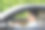 手里拿着智能手机开车的男人图片下载