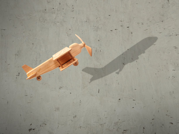 飞行木飞机与阴影飞机图片下载