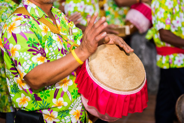 丰富多彩的鼓手打鼓作为一种乐器图片下载