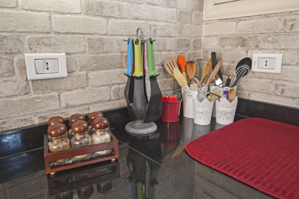 豪华公寓中的现代厨房图片下载