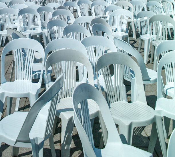 会议室里的白色椅子图片下载