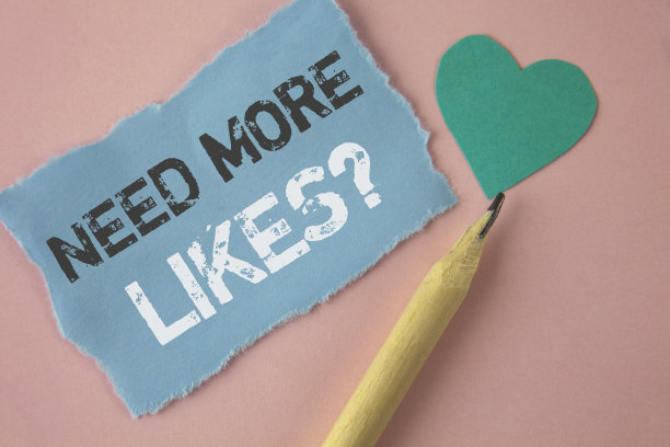 概念性手写显示需要更多喜欢的问题。商业照片展示社交媒体创建更多的粉丝粉丝社区写在眼泪笔记纸粉色背景铅笔心图片下载