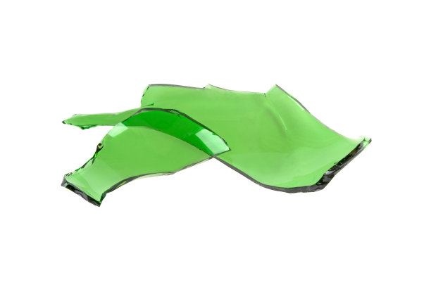 碎玻璃，白背景上的绿瓶子图片下载