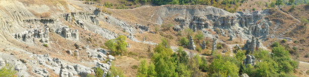 马其顿克拉托夫附近的Kuklica山谷石娃娃柱全景图图片下载