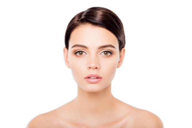 美丽的年轻女子肖像与干净健康的皮肤图片下载