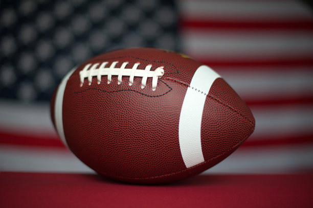 美式足球的特写球图片下载
