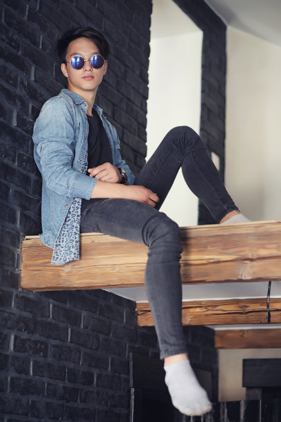 亚洲青年学生图片下载