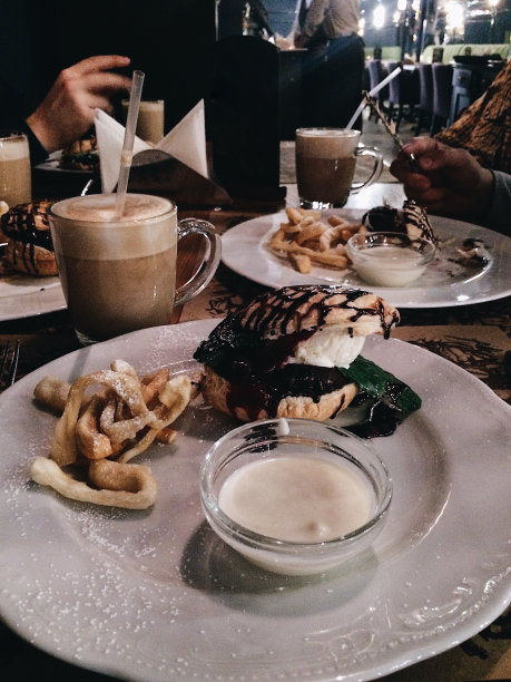 咖啡馆的桌子上有糖果图片下载