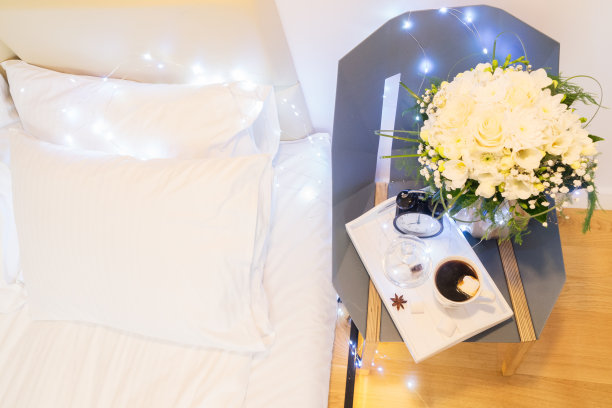 早餐在床上图片下载