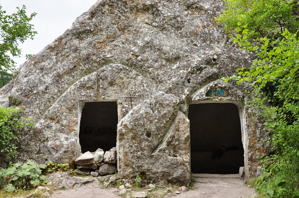 岩石中建造的寺庙图片下载