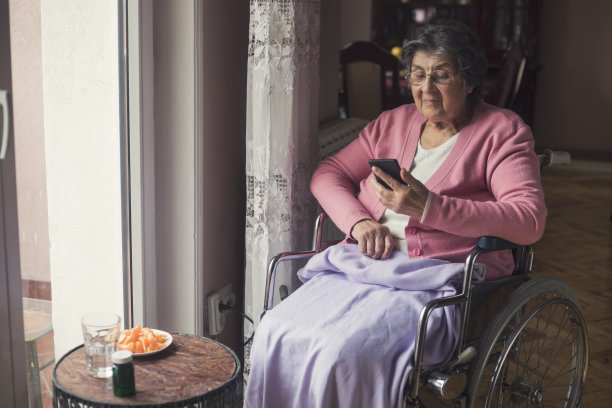 孤独的女人图片下载