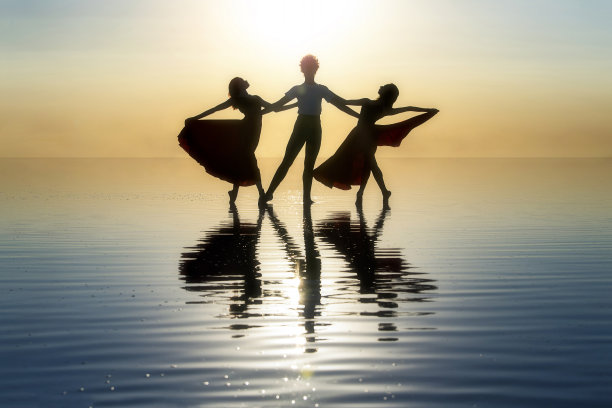 在水上跳舞图片下载