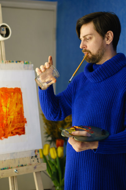 艺术家的画笔，调色板和溶剂图片下载