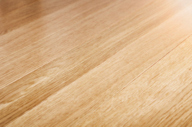 木制的桌子和白色的背景，可以用来展示您的产品图片下载