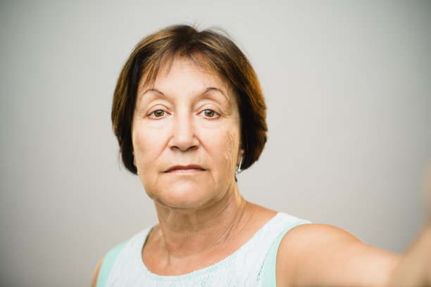 美丽成熟的女人自拍图片下载