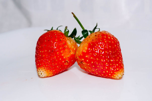 红草莓，草莓图片下载