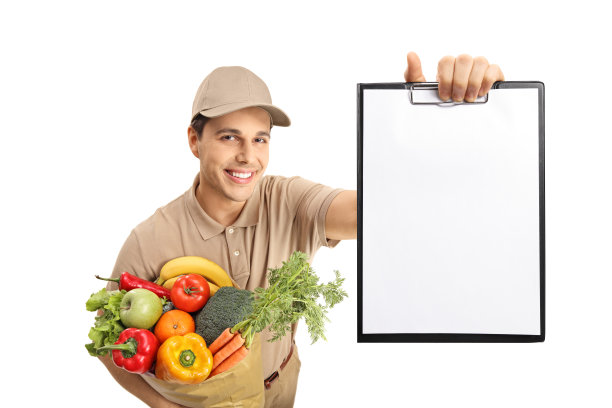 带着一袋杂货和一个剪贴板的快递员图片下载