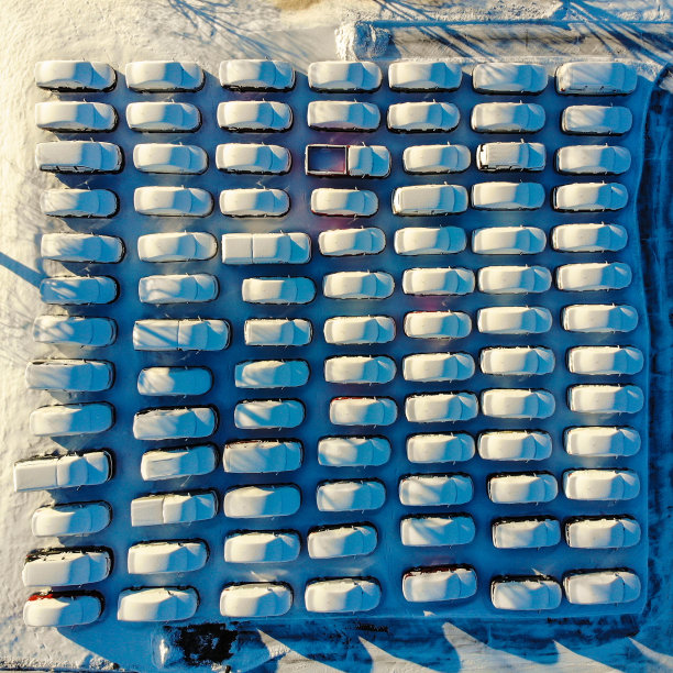 早上的通勤雪图片下载