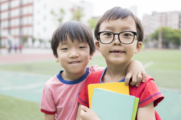 孩子们在读书素材图片