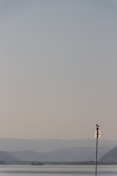 在塞尔维亚克拉多沃多瑙河的海岸警卫站图片下载